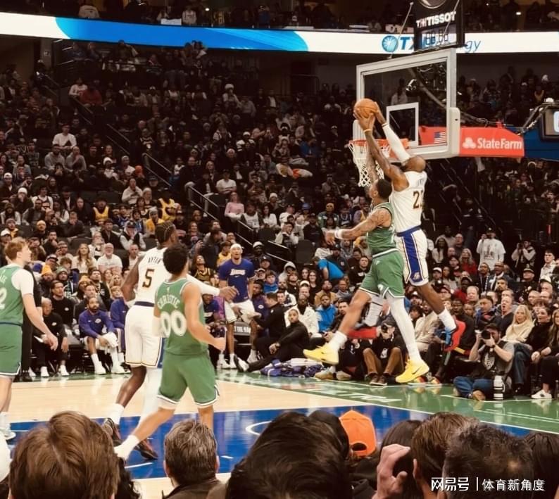 正版通道-卧槽！手指都脱臼了，“咔嚓”一声硬控全场